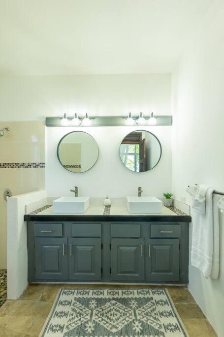 Ivy'S Cove Beach Side Condo - Luxury Villa Whitehouse Exterior photo