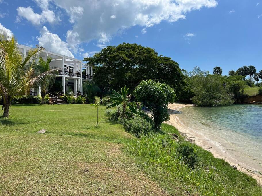 Ivy'S Cove Beach Side Condo - Luxury Villa Whitehouse Exterior photo