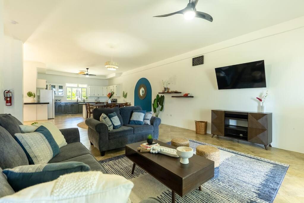 Ivy'S Cove Beach Side Condo - Luxury Villa Whitehouse Exterior photo