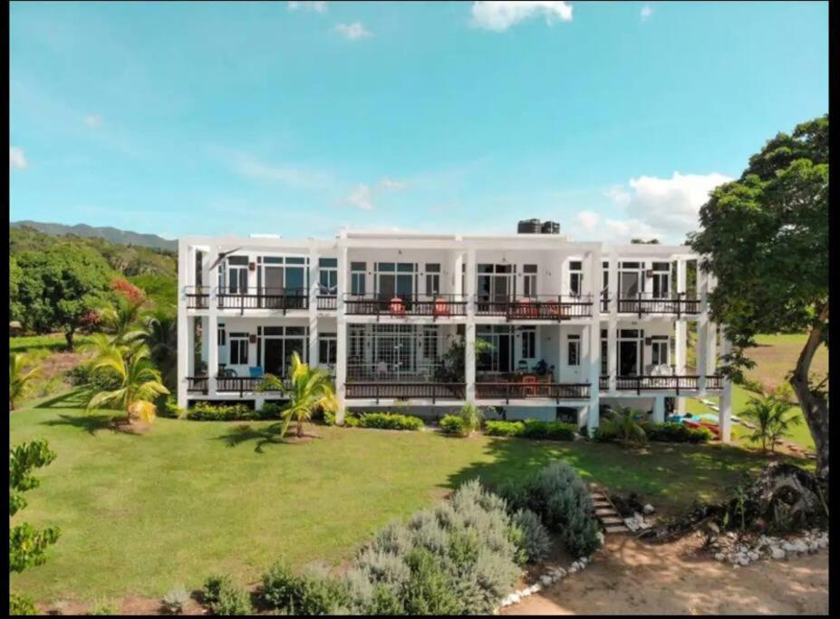 Ivy'S Cove Beach Side Condo - Luxury Villa Whitehouse Exterior photo
